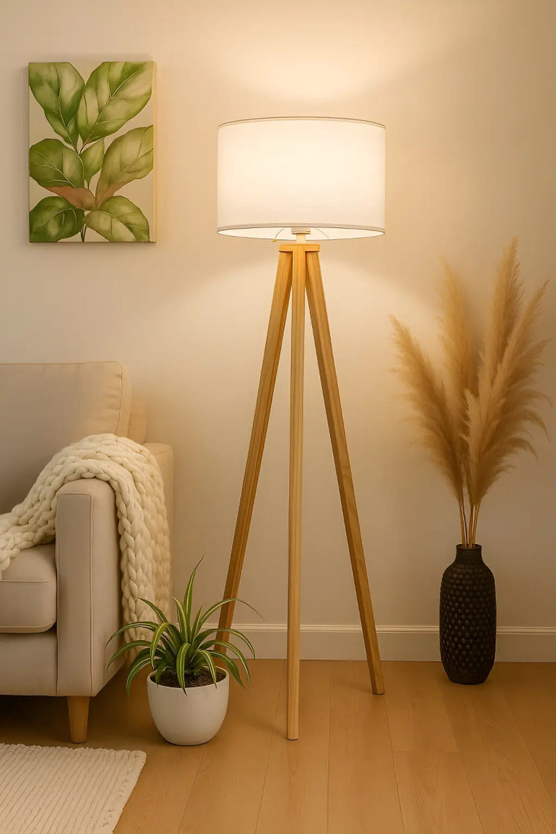 Lámpara de Pie Trípode Nórdica de Madera con Pantalla de Lino